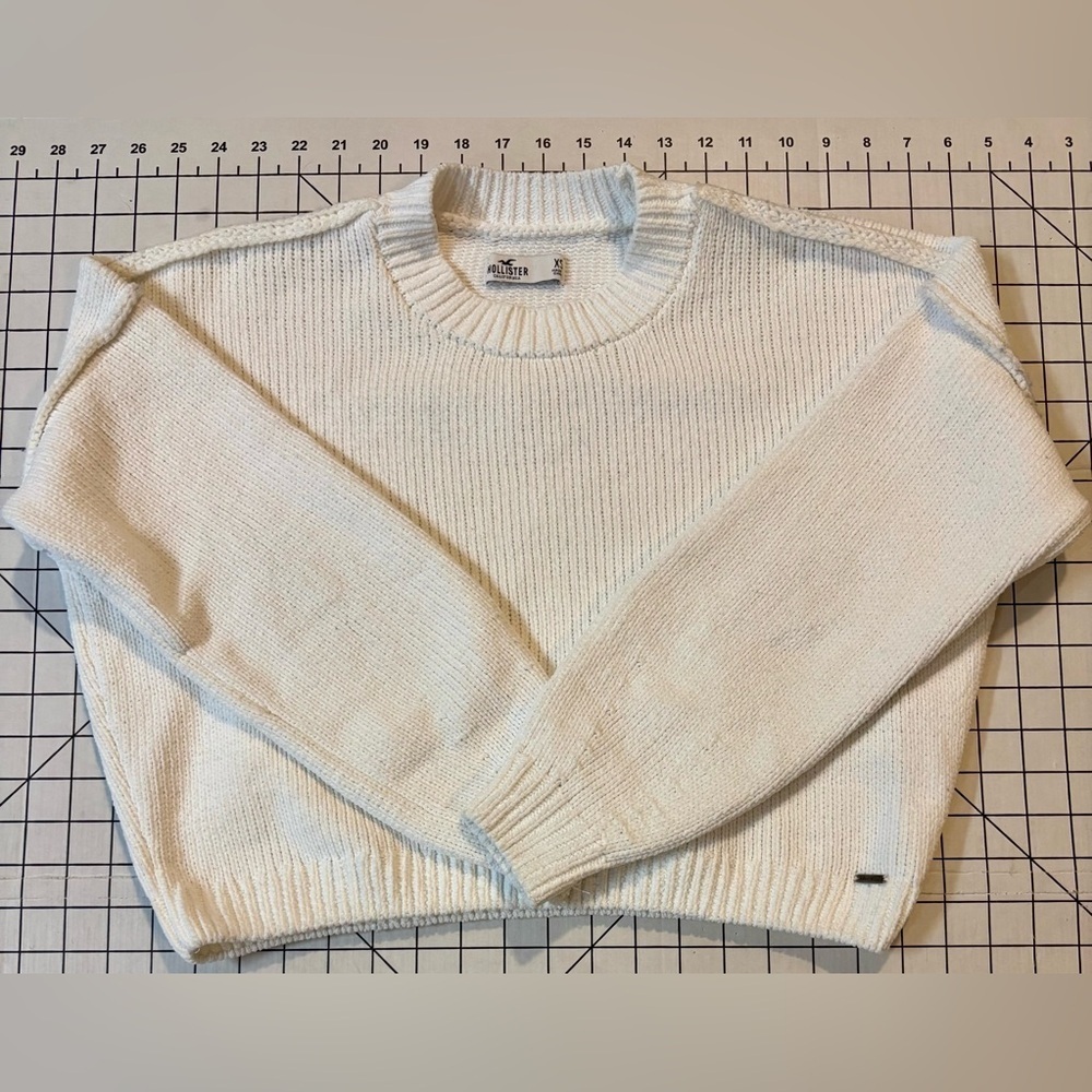 Hollister Women’s Size XS White Cropped Sweater